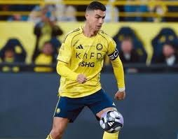 要争冠？乔治上半场9中2+末节3失误 全场25分8板7助7失误