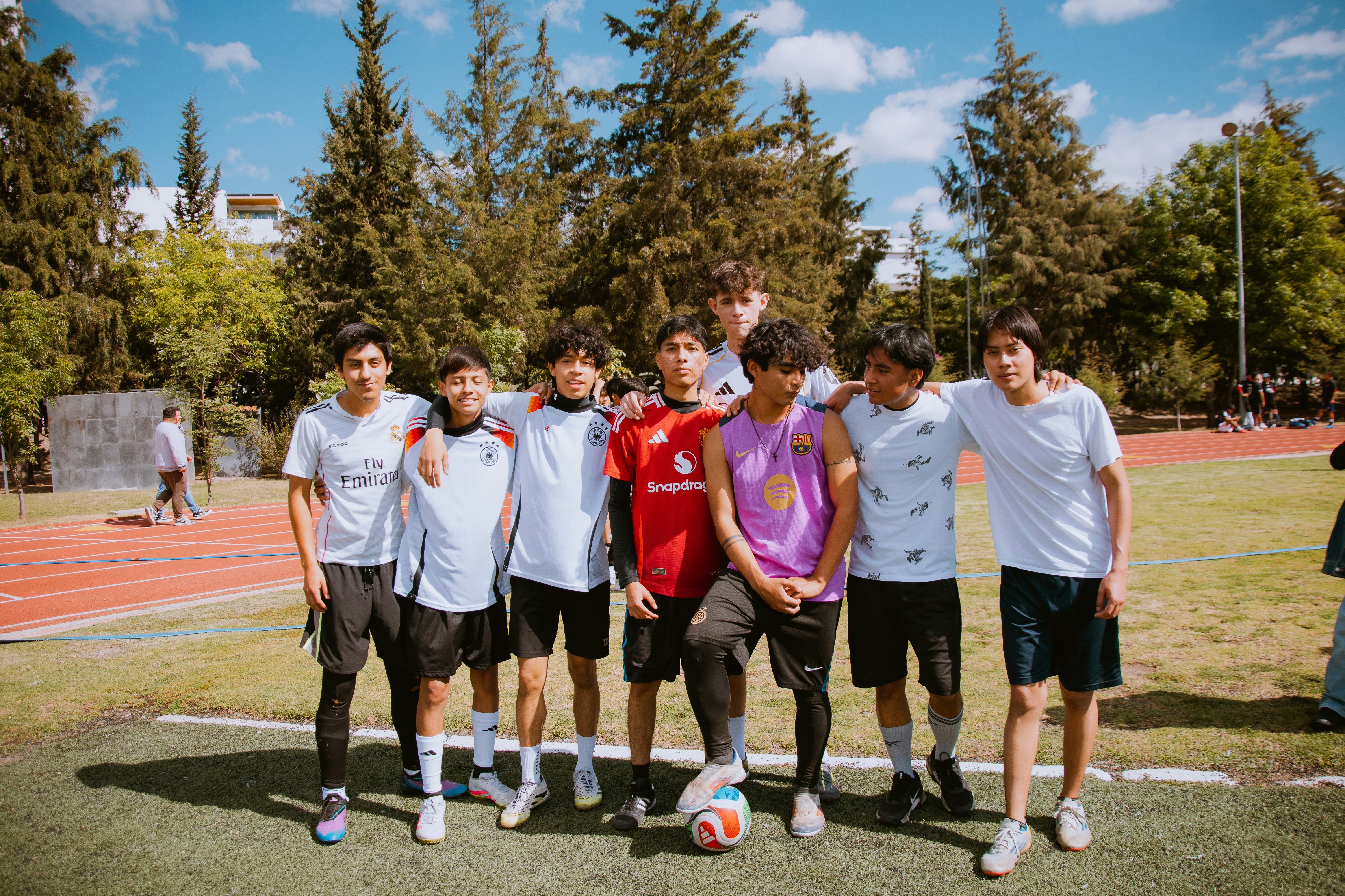 博弈的精髓在于适可而止，人生的精彩在于脚踏实地。（博弈重在见好就收，人生贵在脚踏实地。）